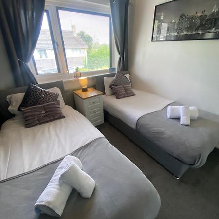 The Brook House - Spacious 3 Bed Home From Home In Burton Exterior foto