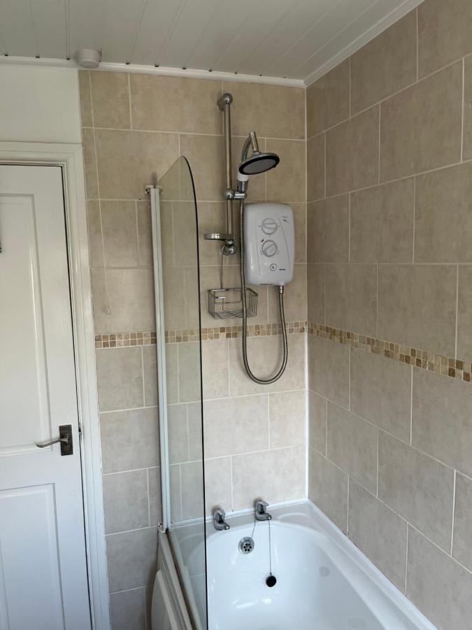 The Brook House - Spacious 3 Bed Home From Home In Burton Exterior foto