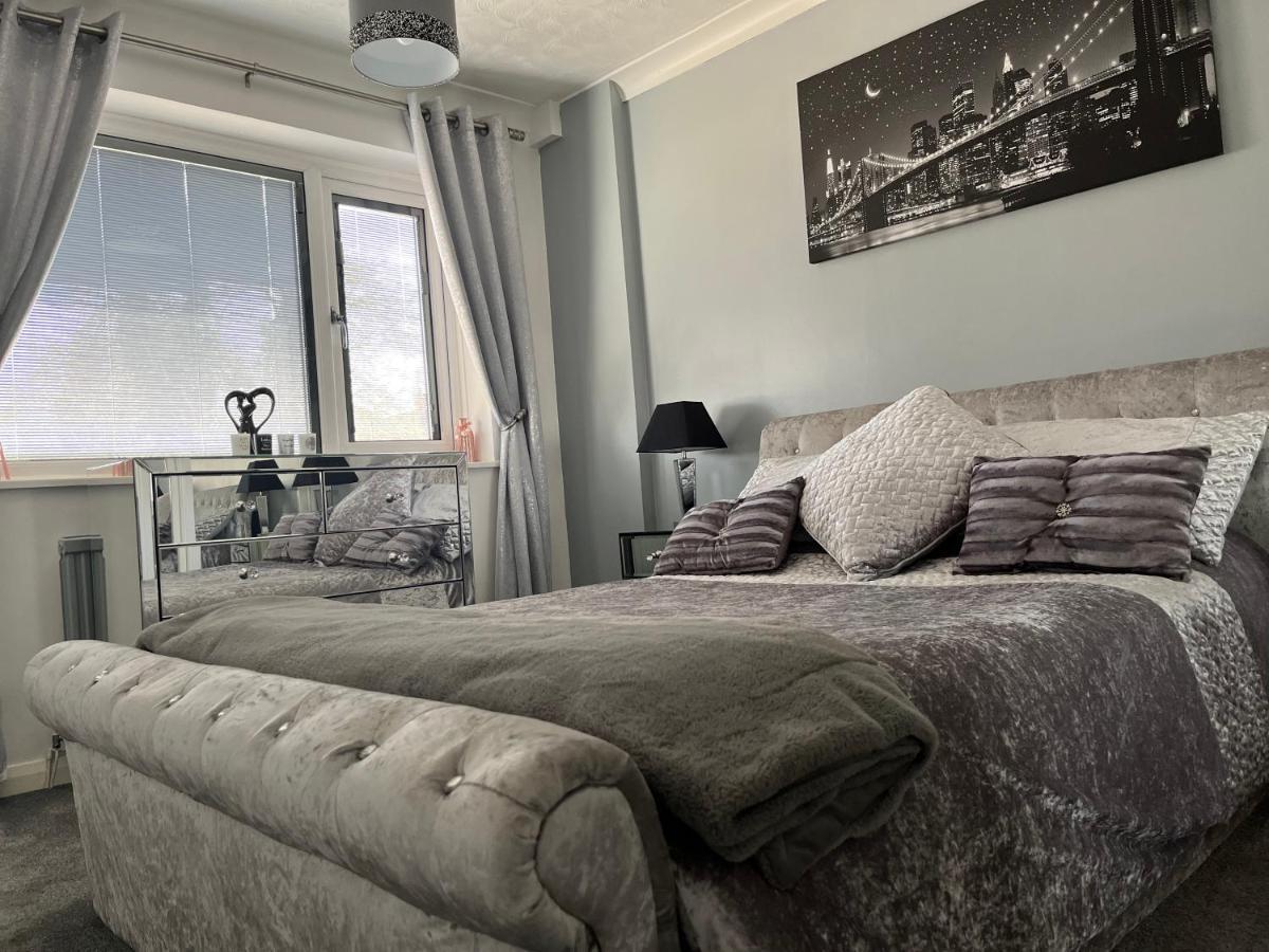 The Brook House - Spacious 3 Bed Home From Home In Burton Exterior foto