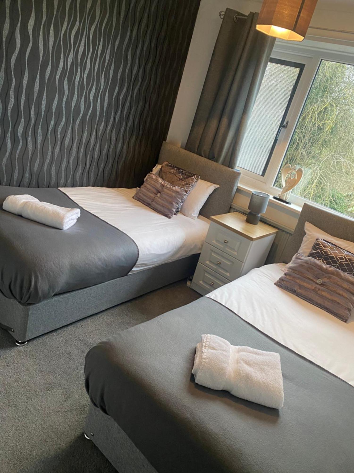 The Brook House - Spacious 3 Bed Home From Home In Burton Exterior foto