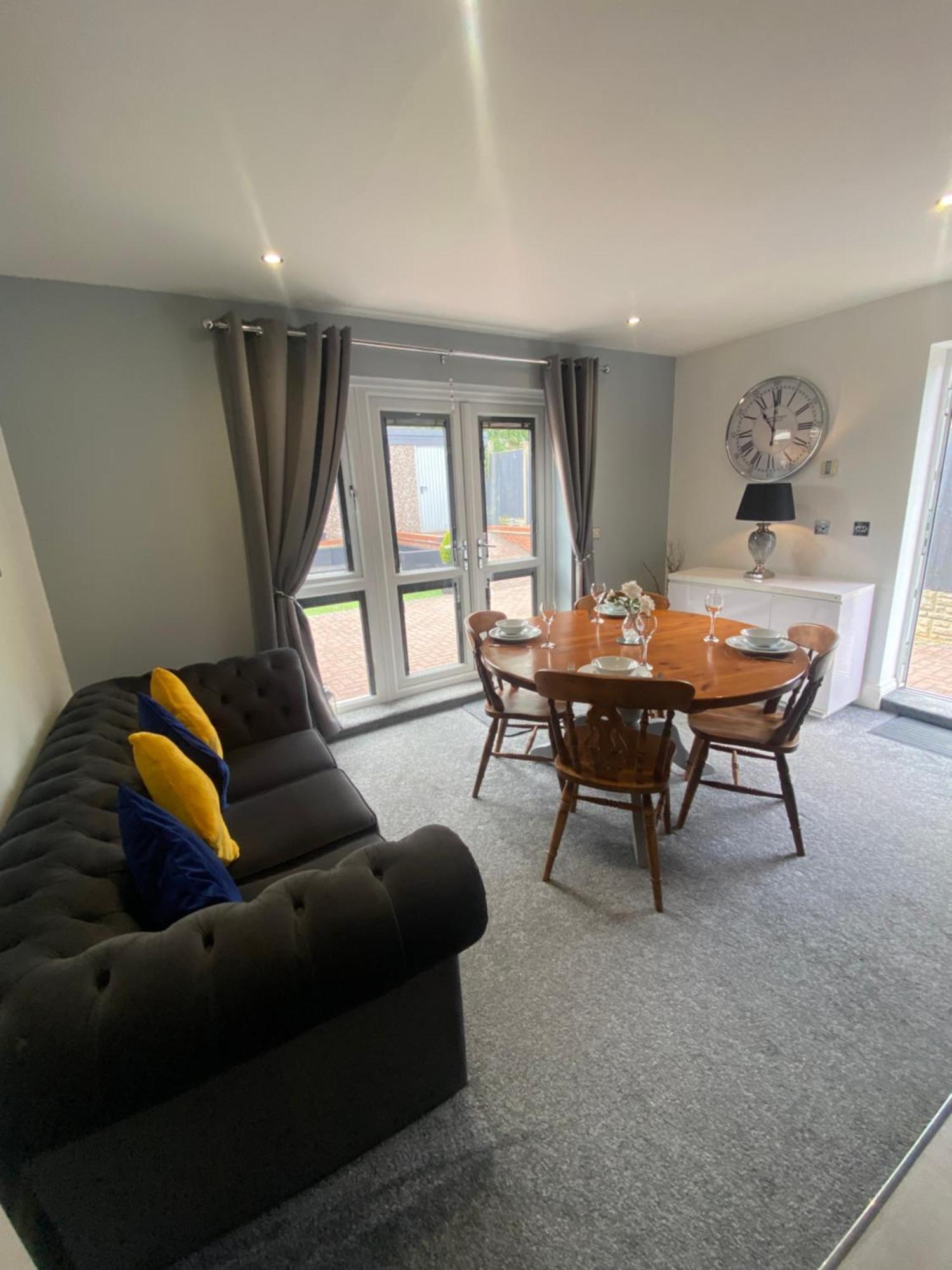 The Brook House - Spacious 3 Bed Home From Home In Burton Exterior foto